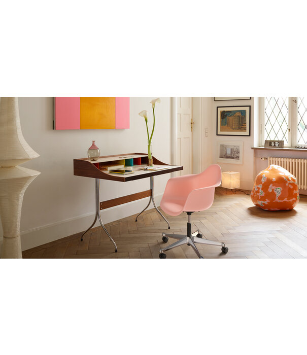 Vitra  Vitra - Eames PACC RE Plastic Armstoel draaibaar, chrome op wielen zwart