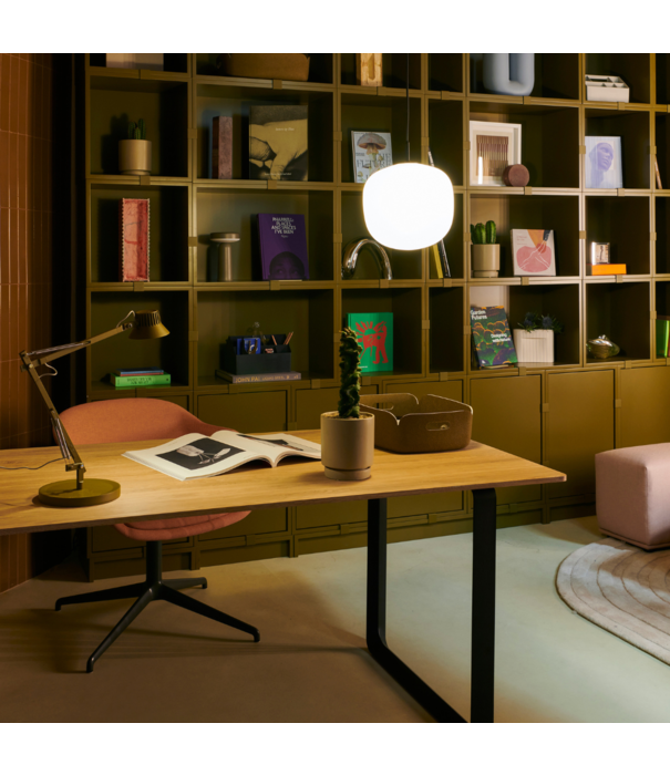 Muuto  Muuto Dedicate desk lamp L2 brown-green