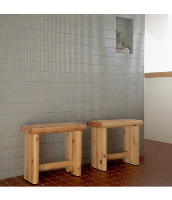 Vaarnii 002 Ast Stool solid natural pine