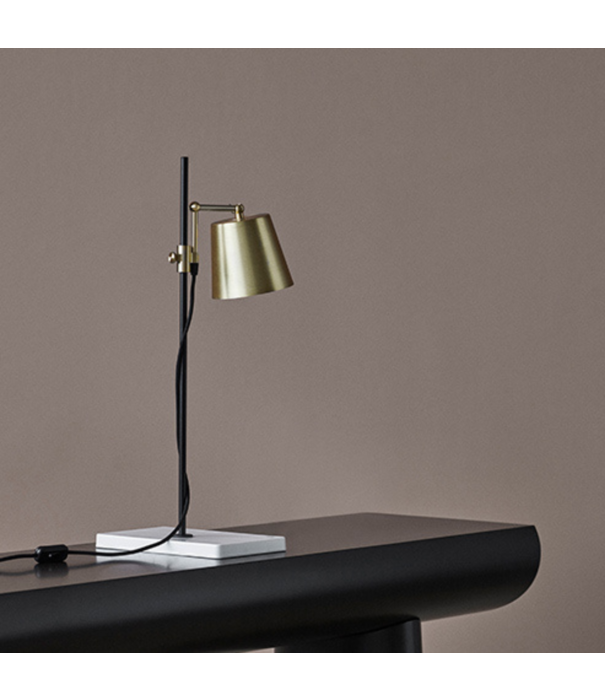 Karakter Karakter Steel Lab Light Table Lamp