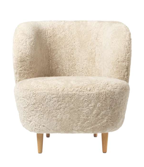 Gubi  Gubi Stay Small Lounge Chair Sahara Sheepskin, wooden legs