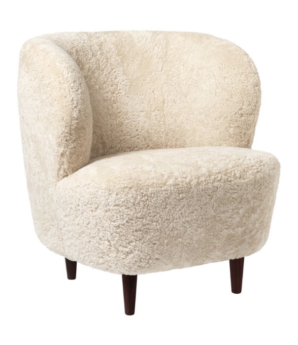Gubi  Gubi Stay Small Lounge Chair Espresso Sheepskin, wooden legs