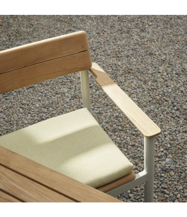 Fritz Hansen Pelagus Stoel met arm teak,  light ivory