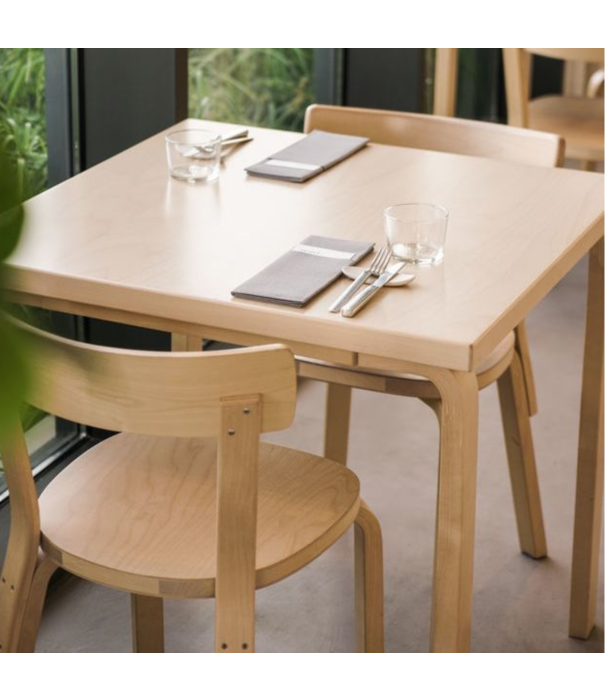 Artek  Artek  Aalto table 80C naturel berken