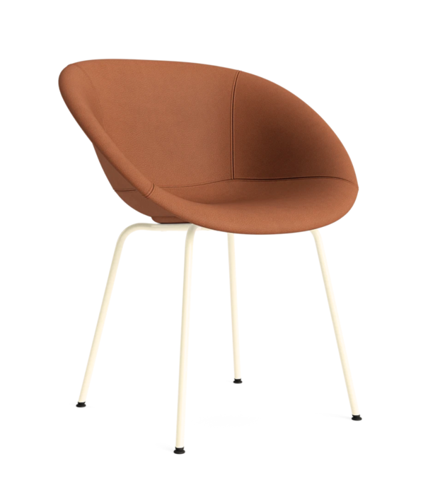 Normann Copenhagen  Mat Armstoel volledig gestoffeerd, cream poten