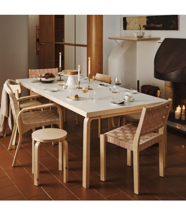 Artek   Artek Helsinki Special, Armstoel 45 gelakt berken, cognac leer