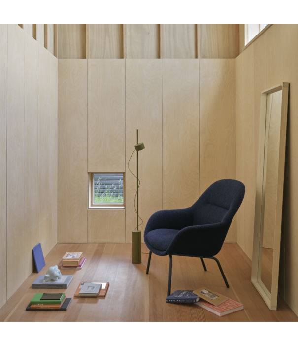 Muuto Arced mirror small midnight blue