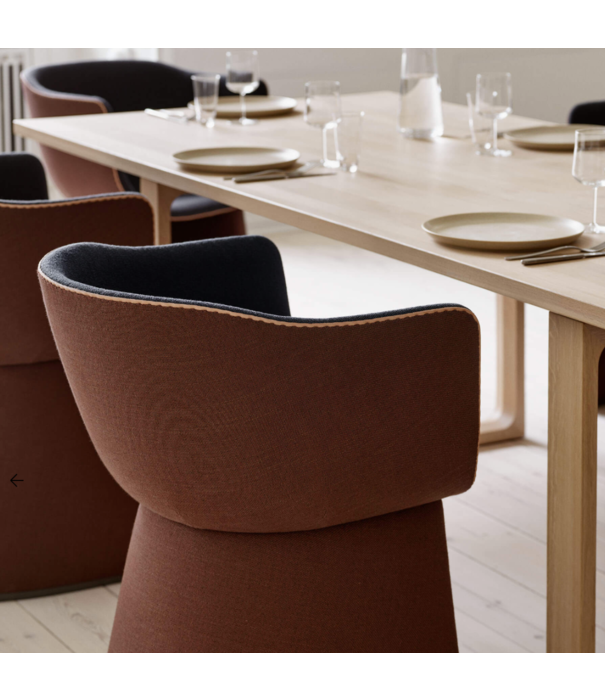 Fritz Hansen Fritz Hansen CM221 Monolit Dining Chair with leather piping