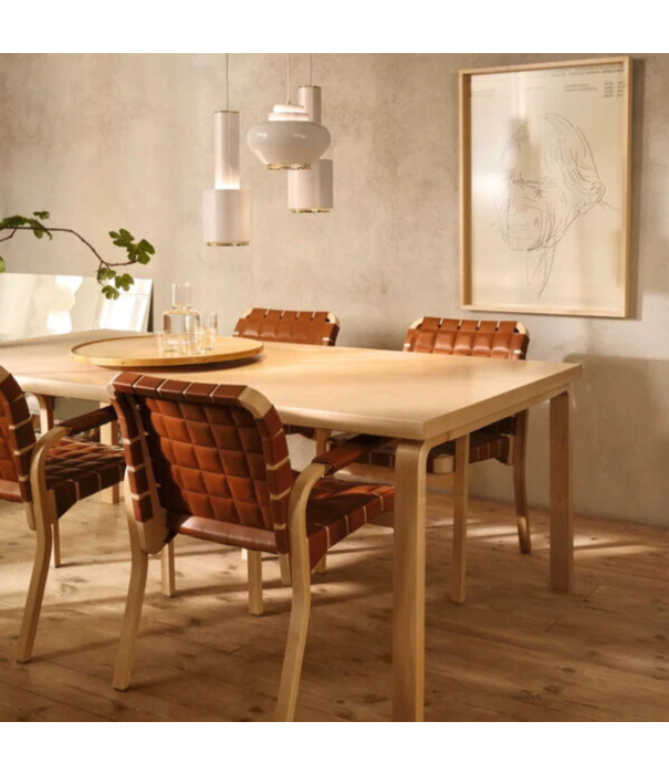 Artek   Artek Helsinki Special, Armstoel 45 gelakt berken, cognac leer