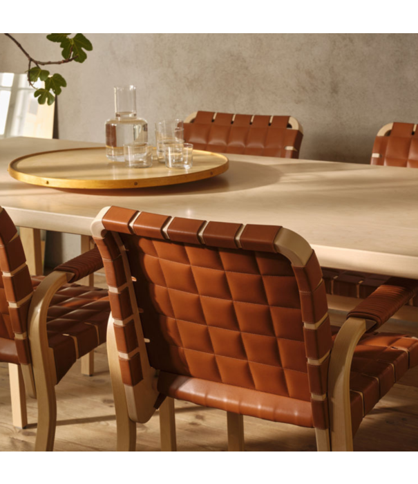 Artek   Artek Helsinki Special, Armstoel 45 gelakt berken, cognac leer