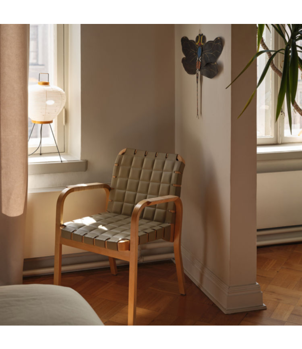 Artek   Artek Helsinki Special, Armstoel 45 gelakt berken, cognac leer