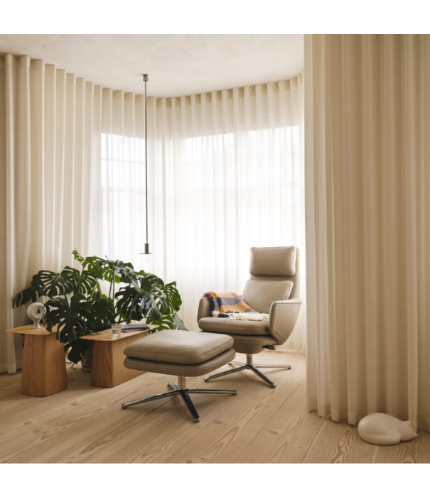 Vitra  Vitra Grand Relax lounge stoel sand leer,  Premium F leer sand