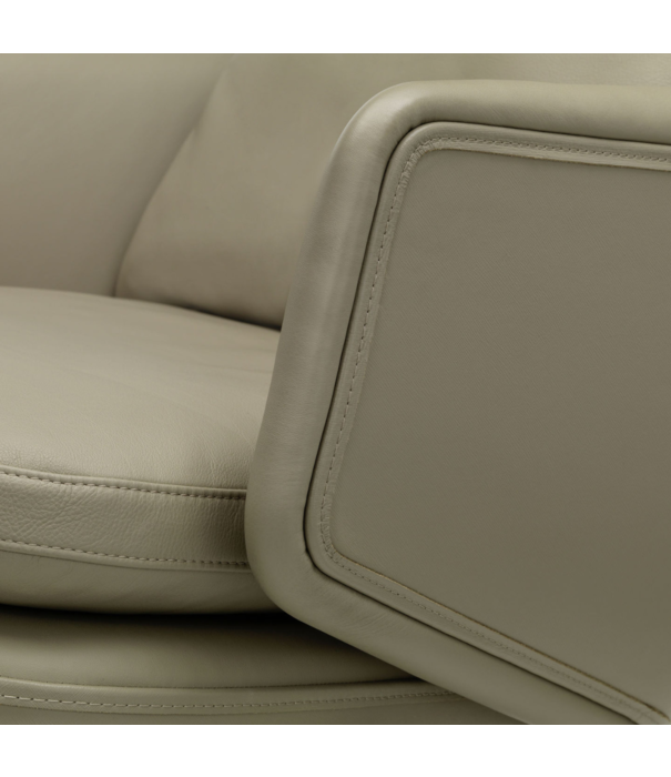 Vitra  Vitra Grand Relax lounge chair sand leather,  Premium F leather sand