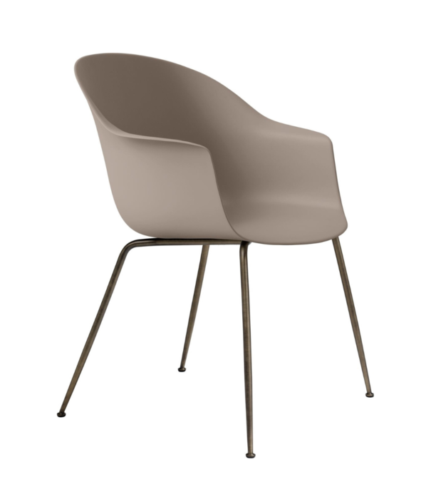 Gubi  Gubi Bat Eetkamerstoel recycled plastic, antiek messing