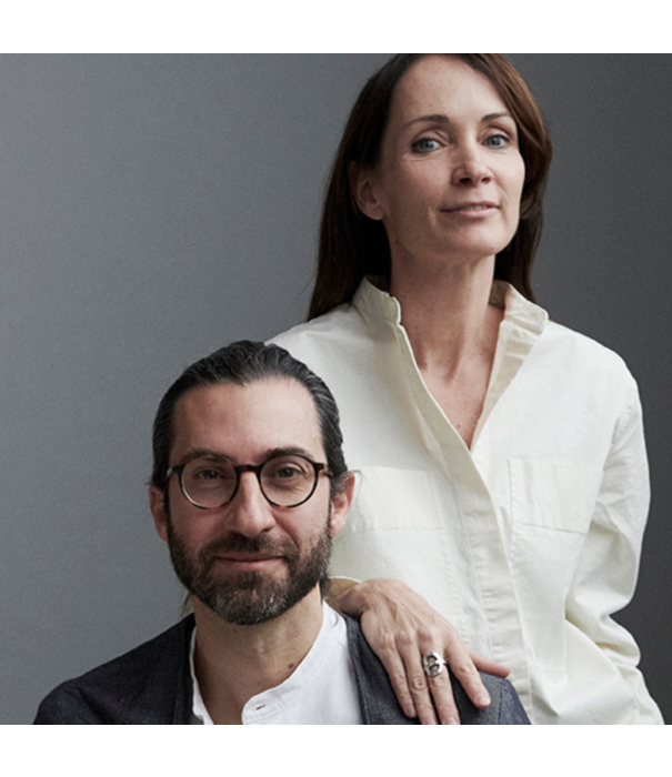 Gubi  Gubi - Bat dining chair upholstered - black conic base