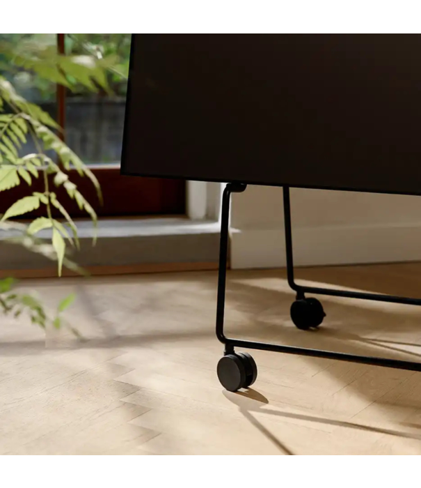 Eva Solo  - Wait to be seated Eva Solo Carry TV Stand Ceder Groen  met wielen