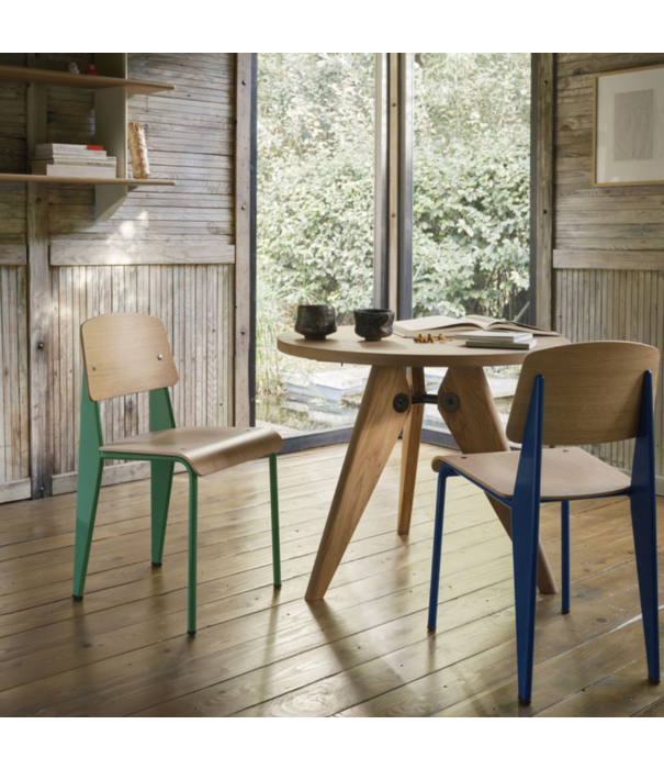 Vitra  Vitra Gueridon Dining Table solid oiled oak