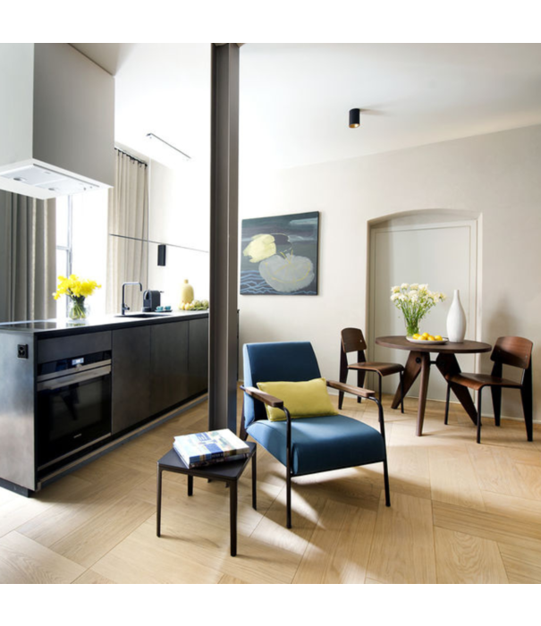 Vitra  Vitra Gueridon Eettafel massief donker eiken