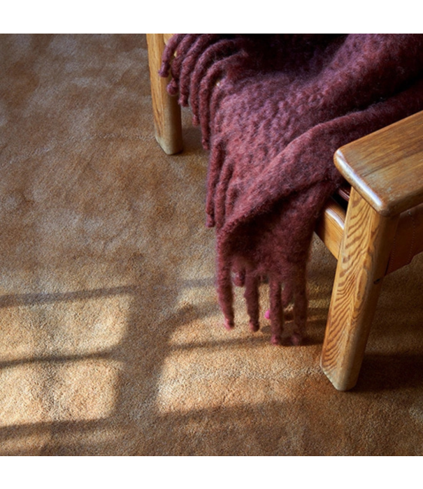 Layered  Layered Classic Solid Wool Rug Caramel