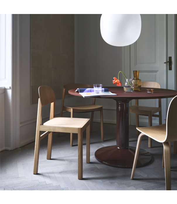 Muuto  Muuto Midst Dining Table dark oak Ø140