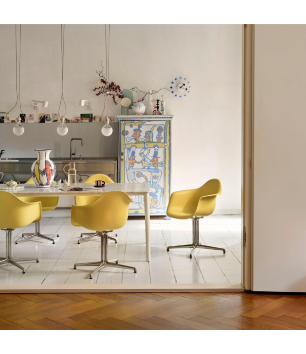 Vitra  Vitra Eames DAL Dining Chair w. arm,  polished base