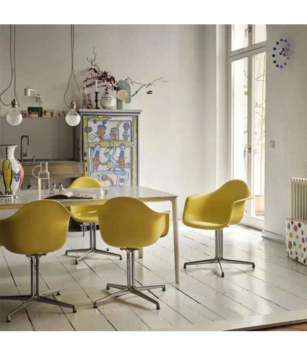 Vitra  Vitra Eames Plastic DAL Eetkamerstoel, gepolijst aluminium onderstel