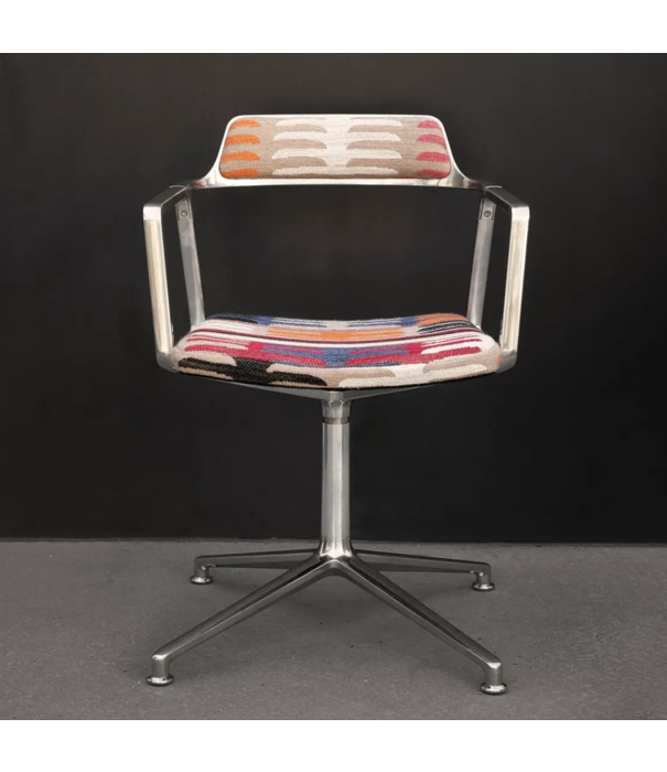 Vipp  Vipp 452 Swivel Chair Todos Santos Guesthouse Edition