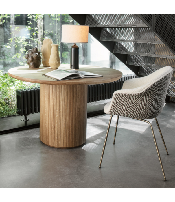 Gubi  Gubi Bat Eetkamerstoel Light Boucle 3, voet zwart