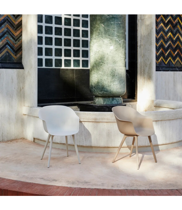 Gubi  Gubi Bat Dining Chair black, base black beech