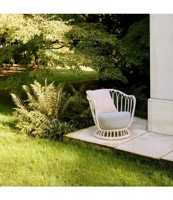 Gubi  Gubi Grace Outdoor Lounge Stoel mushroom,  Lorkey 41 / Lorkey 44