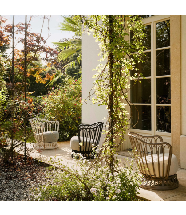 Gubi  Gubi Grace Outdoor Lounge Chair mushroom, Lorkey 41 / Lorkey 44