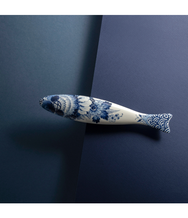 Royal Delft  Royal DelftBlue Herring Flower scales L24