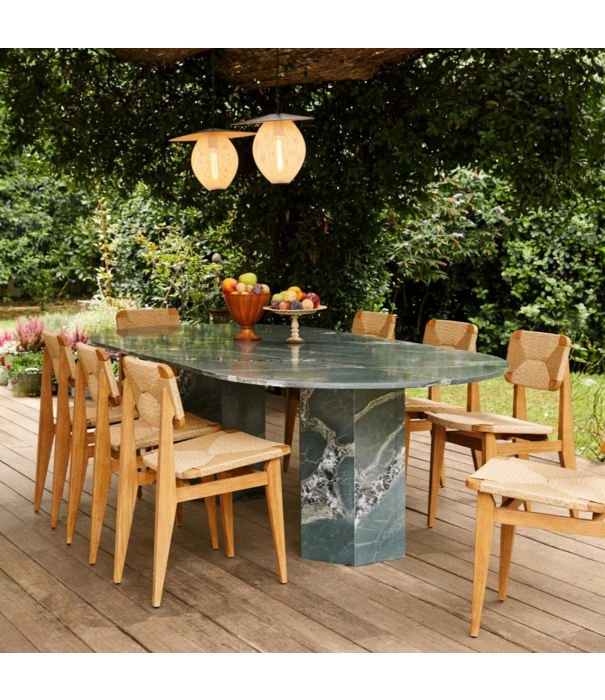 Gubi  Gubi Epic Outdoor Eettafel Rond, botanic green quartzite