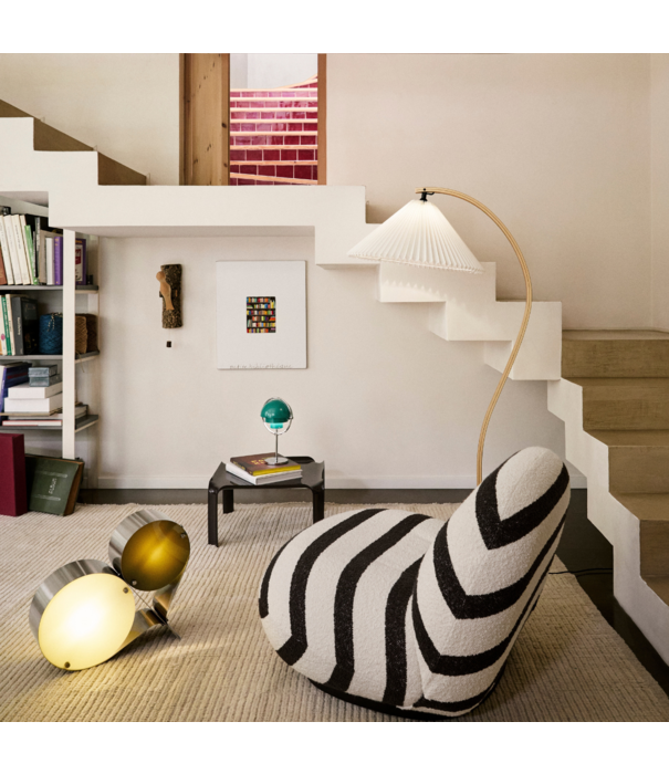 Gubi  Pacha Lounge Stoel Karakorum Stripe, swivel voet zwart