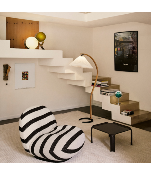 Gubi  Gubi Pacha Lounge Chair Karakorum Stripe, swivel base black