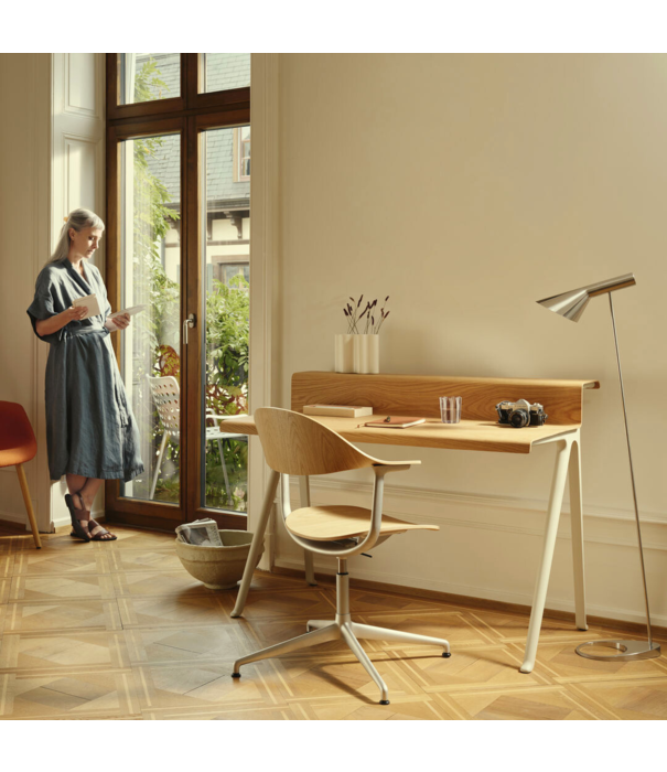 Vitra  Vitra Courier Bureau licht eiken, chalk onderstel
