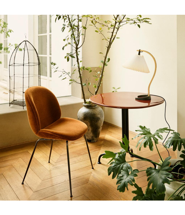 Gubi  Gubi Carmel Bistro Lounge Tafel Rock Red