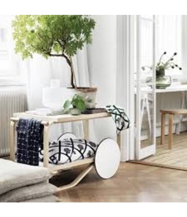 Artek  Artek Tea trolley 901, honing gebeitst berken, zwart handvat