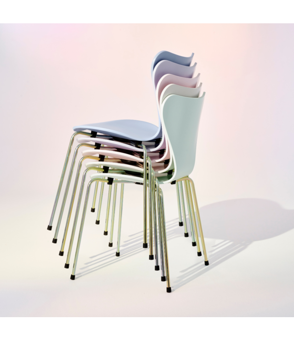 Fritz Hansen Fritz Hansen Series 7 3107 Stoel  7:14 AM Colour Edition