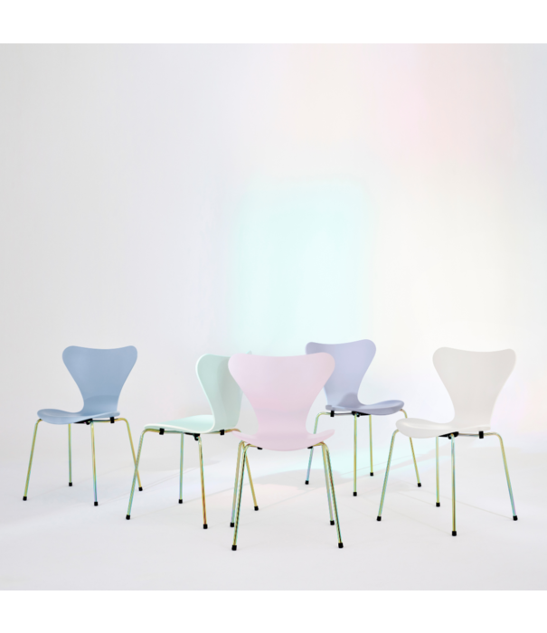 Fritz Hansen Fritz Hansen Series 7 - 3107 Chair 7:14 AM Colour Edition