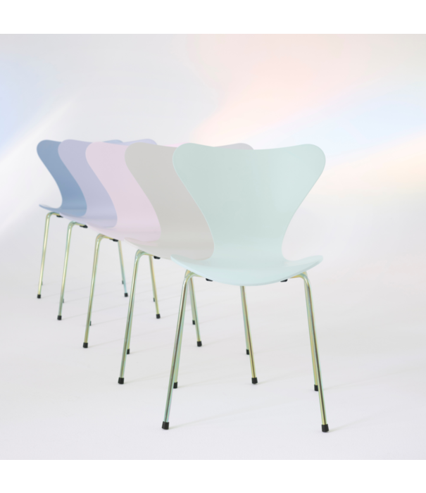 Fritz Hansen Fritz Hansen Series 7 - 3107 Chair 7:14 AM Colour Edition
