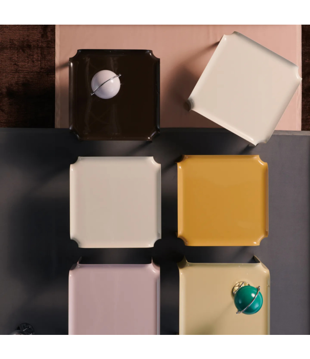 Gubi  Gubi T877 Bijzettafel Pierre Paulin