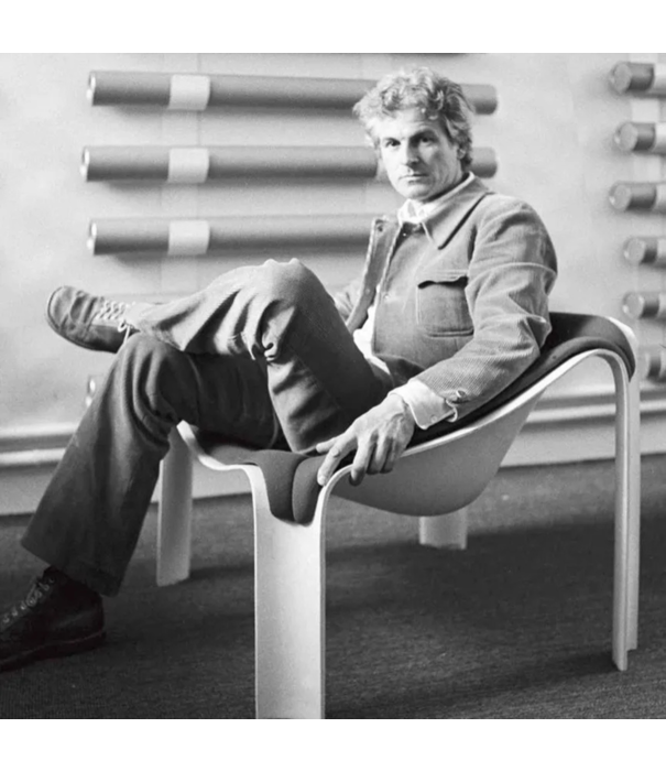 Gubi  Gubi T877 Bijzettafel Pierre Paulin