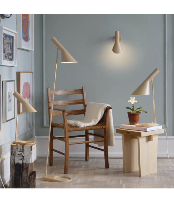 Louis Poulsen  AJ Vloerlamp messing/zwart