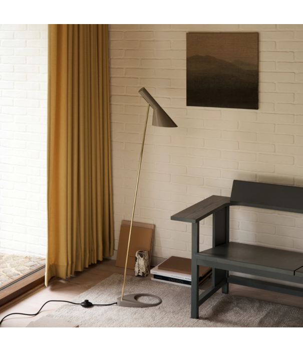 Louis Poulsen  Louis Poulsen AJ Vloerlamp messing/warm grijs