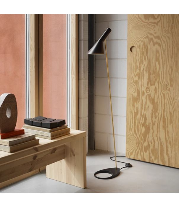 Louis Poulsen  Louis Poulsen AJ Vloerlamp messing/zwart