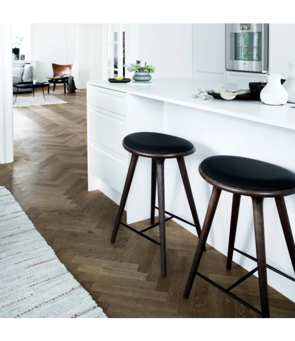 Mater Design  Mater High Stool Barkruk donker beuken, zwart leer 74cm.