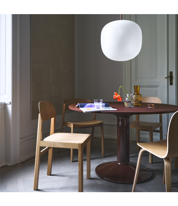 Muuto  Muuto Midst Eettafel zwart linoleum, zwart voet Ø120