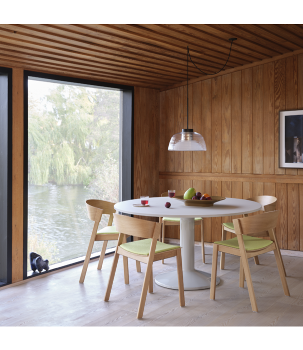 Muuto  Muuto Midst Eettafel zwart linoleum, zwart voet Ø120