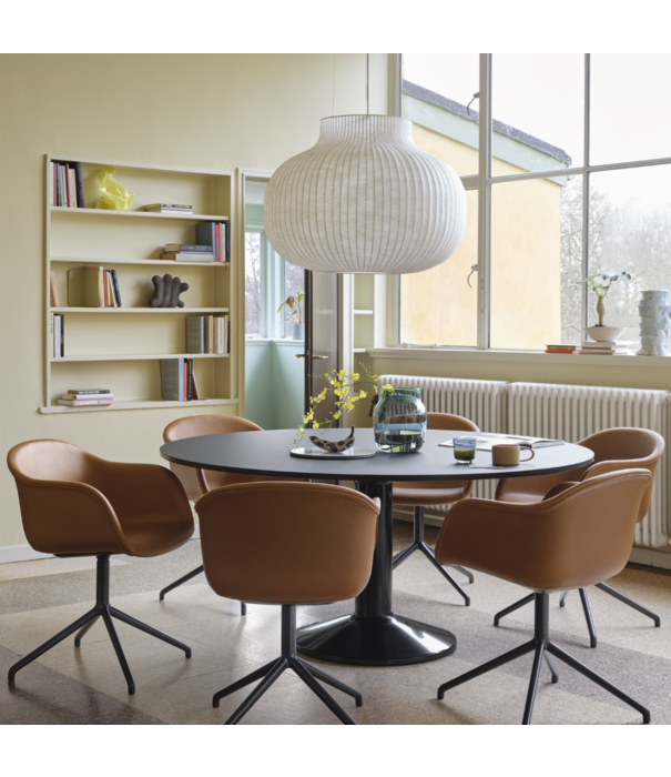 Muuto  Muuto Midst Dining Table black linoleum, black base Ø120